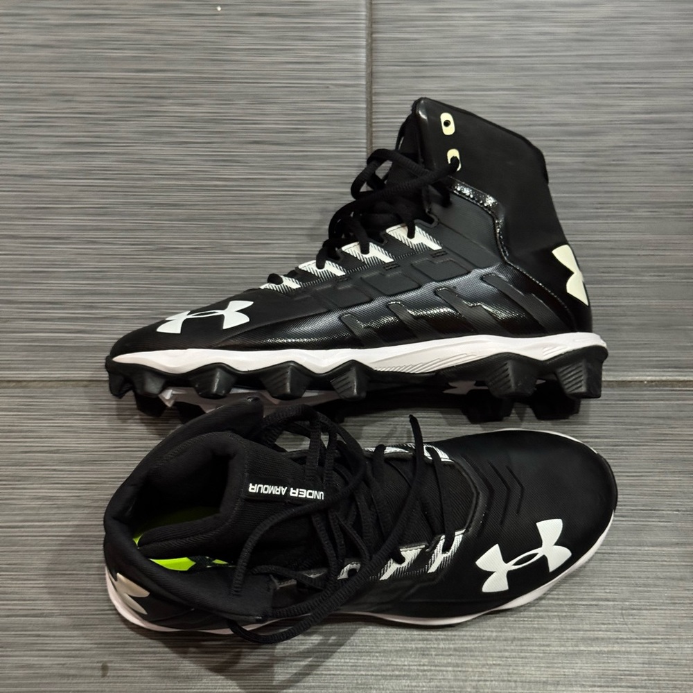 Under Armour Black and White Sports Cleats